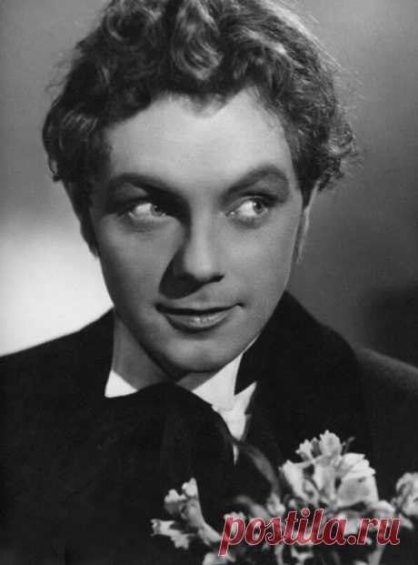 Кирилл Лавров, 15 сентября, 1925
 • 27 апреля 2007