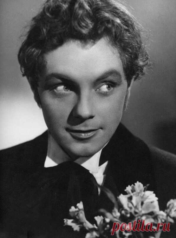 Кирилл Лавров, 15 сентября, 1925
 • 27 апреля 2007