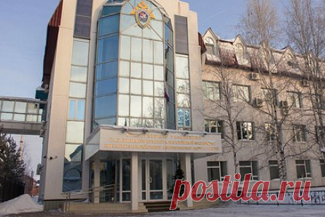 В российском городе пенсионерка упала в яму с кипятком и погибла. В Нефтеюганске (Ханты-Мансийский автономный округ) пожилая женщина скончалась из-за последствий коммунальной аварии. Об этом сообщили в Telegram-канале Следственного комитета региона. Инцидент в российском городе произошел 11 января на улице Строителей. Из-за сильных морозов произошел прорыв теплотрассы.