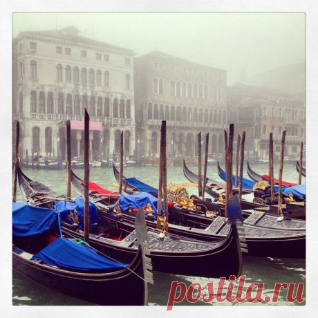 A misty day in Venice just makes it seem lovelier and more mysterious.|caroline duez приколол(а) это к доске Venise &amp; Burano