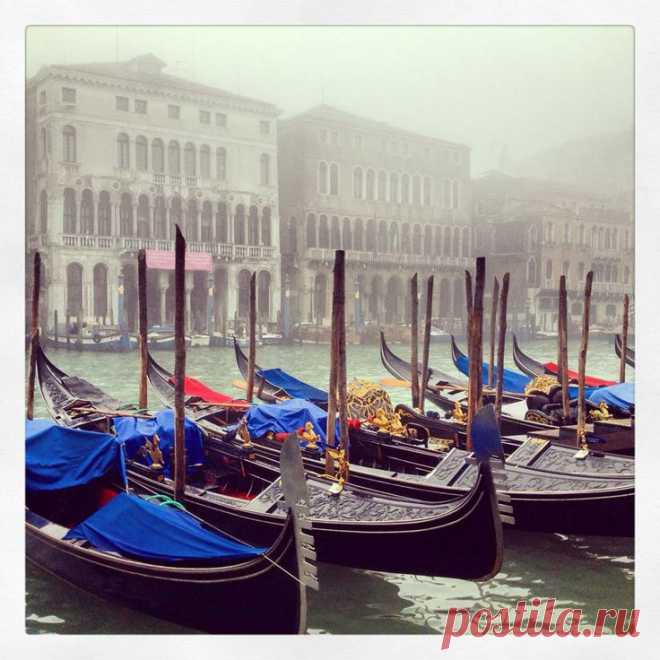 A misty day in Venice just makes it seem lovelier and more mysterious.|caroline duez приколол(а) это к доске Venise & Burano