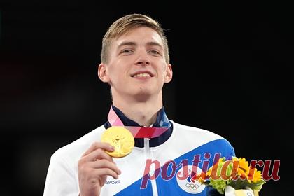 У выигравшего золото ОИ тхэквондиста Храмцова подтвердился перелом руки. У российского тхэквондиста Максима Храмцова подтвердился перелом руки. Спортсмену диагностировали внутрисуставной перелом, сейчас врачи зафиксировали кисть Храмцова. В ближайшее время ему проведут дополнительное обследование. Ранее спортсмен рассказал, что в мае сломал руку, а в первом бою на ОИ получил рецидив.