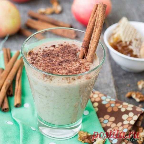 Рецепты самых полезных кефирных коктейлей 

Со специями 
200 мл кефира, молотого имбиря и молотой корицы и на кончике ножа, чуть больше красного перца. Разбавить 2 ст. ложками минеральной воды и размешать. 

2. С медом 

Даже если вы не можете отказаться от выпечки, съешьте булочку в первой половине дня, запивая этим напитком. Смешайте по 1 ч. ложке молотого имбиря и меда с 2 ст. ложками кипяченой воды. Добавьте щепотку корицы и ломтик лимона. Разбавьте смесь 200 мл кефира...