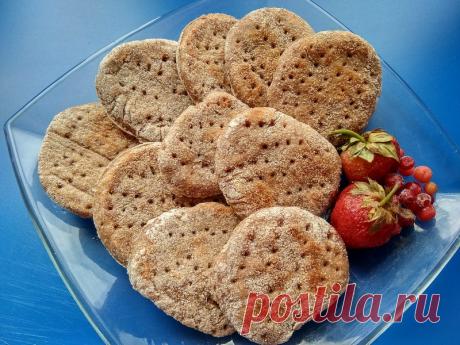 Клубничное печенье на сковороде (без выпечки) - Пир во время езды Многие люди, следящие за состоянием собственного здоровья, стараются не употреблять пшеничную муку первого и второго сорта. Считается, что для организма гораздо полезнее кукурузная, рисовая, льняная, ячменная и даже пшеничная, только цельнозерновая мука. Каждая из них содержит определенный комплекс полезных элементов и индивидуальные вкусовые качества, которые подходят для приготовления того или иного блюда....