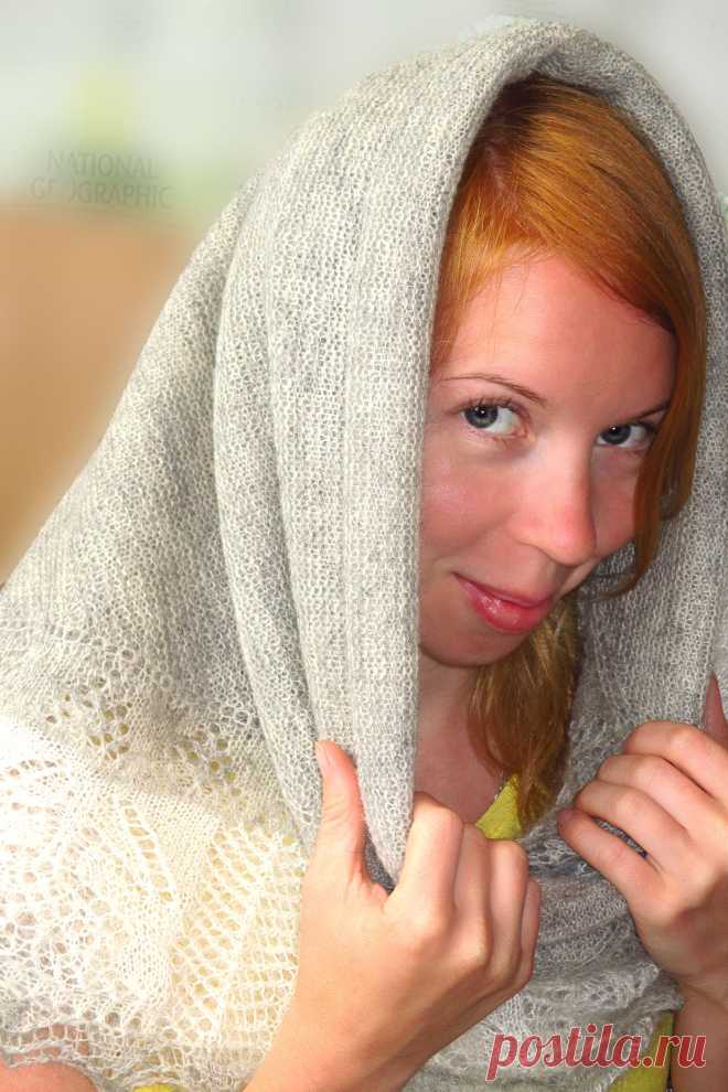 В рисунке шали сочетаются  новозеландский папоротник и шотландский  чертополох.Размеры шали 100х100 см. Возможно исполнение под заказ.