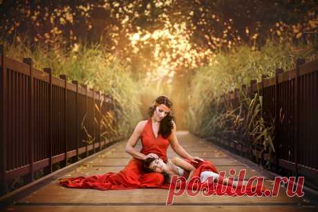 Притча об ангелах
Два ангела, женщина, бегущая на работу, крутая лестница.— Толкай, толкай, говорю!— Лестница такая крутая, насмерть разобьется ведь!— Я подстрахую, только ногу сломает!— Кошмар, ей же на работу, она у…