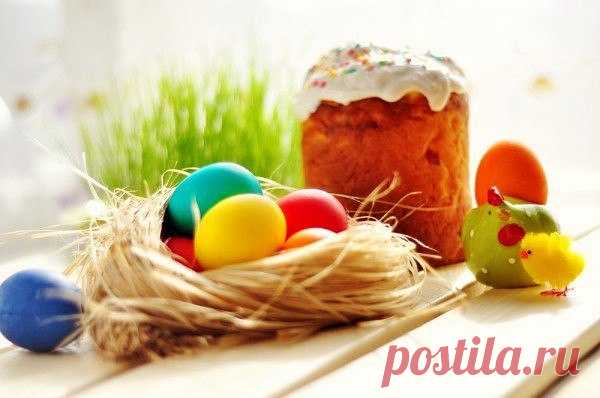 ПАСХАЛЬНЫЕ ПРИМЕТЫ. 

СТРАСТНАЯ НЕДЕЛЯ (неделя перед Пасхой) 

Понедельник. В этот день начинается большая приборка. Дом очищается от старых, громоздких вещей. 

Вторник. Закупаются продукты для Пасхи. Женщины готовят лечебные настои. Мужчины же не должны даже касаться трав, настоек, порошков. 

Среда. Это день стирки и всяких протираний. В среду желательно тщательно вымыть, выскоблить полы, выбить ковры. В среду на Страстной неделе вспоминали особый обряд против всякой те...