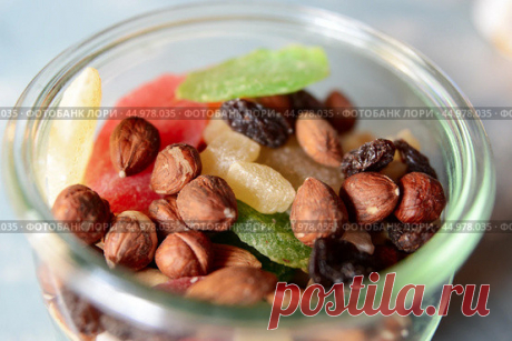 Смесь орехов и сухофруктов Стоковое фото, фотограф Ilaronsia / Фотобанк Лори