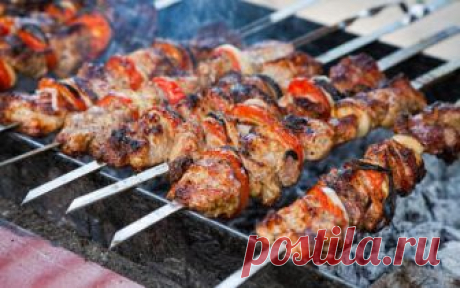 Шашлык-башлык. Пробуем новые маринады? Как только зеленеет травка, а солнце начинает пробивать себе дорогу через жалюзи, занавески и цветы на подоконнике, в голове появляются мысли о природе и пикнике. А какой же пикник без шашлыка? Румяно…