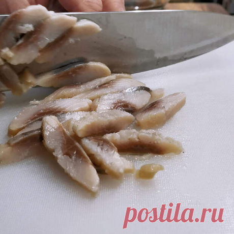 Вкуснее и проще этой закуски из селедки не знаю. Рецепт просто обалденный, еда на все времена - Будет вкусно - Социальная сеть "МТ.RU" Сегодня у нас очень классный рецепт закуски из селедки, ну просто обалденный, на все, как говорится, времена. Нет ничего проще и вкуснее. Подходит подо что угодно, на любой стол такую закуску поставь, улетит в момент. Наша любимая, классическая, но заправка к ней будет неожиданной. Рецепт Подписывайтесь, читайте, комментируйте, ставьте лайки