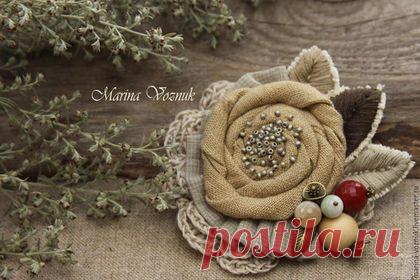 Купить Брошь Полынь и брусника. Текстильная брошка, брошь из ткани - серый, брошь из ткани, брошка