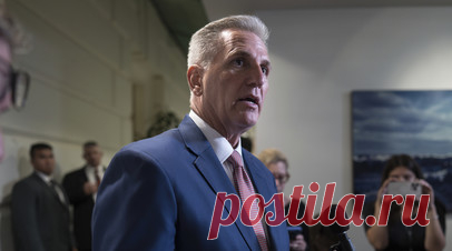 NBC: спикер Маккарти отказал Зеленскому в возможности обратиться к конгрессу. Спикер палаты представителей США Кевин Маккарти отказал Владимиру Зеленскому в возможности выступить на совместном заседании конгресса из-за напряжённой работы законодателей, сообщает NBC. Читать далее