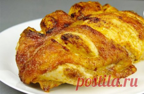 Сочная куриная грудка на праздничный  стол. Ингредиенты:   Куриная грудка  1 шт.    Хмели-сунели 1 ч.л.  Сушеный чеснок 1 ч.л.  Паприка 1 ч.л.  Чеснок 1-2 зубчика  Майонез 2-3 ст.л.  Соль