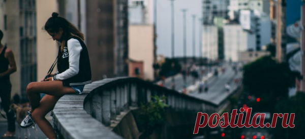 Женщина, которая не любит себя
«Как научиться себя любить» очень частый запрос, и кажется что это какая-то очень сложная задача, в которой какие-то волшебные психологические фишки научат вас себя любить. На самом деле все очень просто. Любовь — это ответственное действие по развитию того, кого любишь, чтобы жизнь становилась лучше. Соответственно не любовь — это безответственное действие по отношению к […]
Читай пост далее на сайте. Жми ⏫ссылку выше