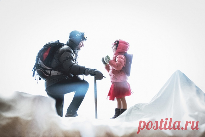 Отец с дочкой отправились в горное приключение не выходя из дома