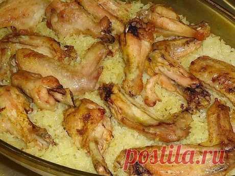 Куриные крылышки с рисом.