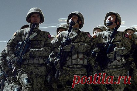 Объяснена возросшая военная активность Северной Кореи. Северная Корея стремится напомнить, что она по-прежнему имеет вес и с ней нужно считаться. Так возросшая военная активность страны и запуски баллистических ракет объясняются в издании The Washington Post. КНДР стремится воспользоваться нестабильностью в регионе и напомнить миру о себе, считает аналитик Роберт Уорд.