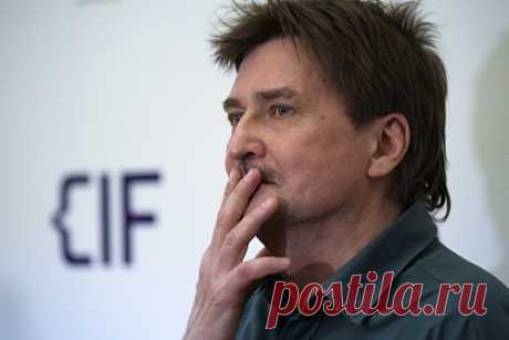 Режиссер Бутусов назвал ошибкой смену руководства МХТ имени Чехова. Главный режиссер Театра имени Вахтангова Юрий Бутусов прокомментировал назначение Константина Хабенского худруком МХТ имени Чехова. Данное решение он посчитал ошибочным. Бутусов также отметил, что наблюдает определенную тенденцию — назначать руководителями культурных учреждений успешных артистов.