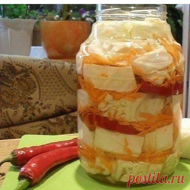 ЗАКАТОЧКИ В ПОГРЕБОК в Instagram: «Вкуснейшая маринованная капуста - беленькая, сладенькая, хрустящая! Капусту нарезать большими квадратами так,чтобы получились «стопочки»…»