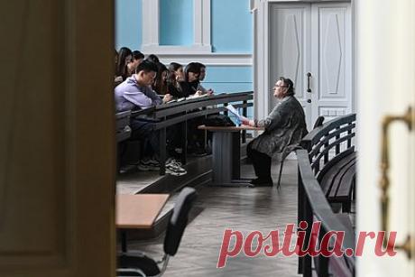 В Госдуме поддержали идею запретить магистратуру по новой специальности. Депутаты и Минобрнауки поддержали идею запретить обучаться в магистратуре по отличной от бакалавриата специальности. Об этом сообщил первый зампред думского комитета по науке и образованию Александр Мажуга. Магистратура должна быть не во всех вузах, а только в тех, где есть сильные научные школы.