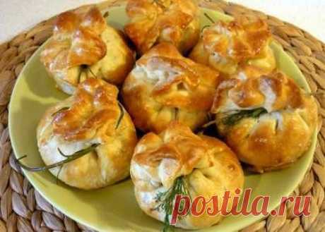 Закусочные мешочки из слоеного теста