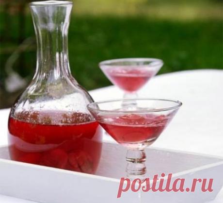 👌 Простейший рецепт вишневой настойки в домашних условиях, рецепты с фото Насыщенная вишневая настойка — отличный алкогольный напиток для теплой семейной или дружеской встречи. Этот простейший рецепт приготовления вкусной, легкой и ароматной вишневой нас...