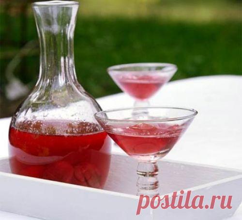 👌 Простейший рецепт вишневой настойки в домашних условиях, рецепты с фото Насыщенная вишневая настойка — отличный алкогольный напиток для теплой семейной или дружеской встречи. Этот простейший рецепт приготовления вкусной, легкой и ароматной вишневой нас...