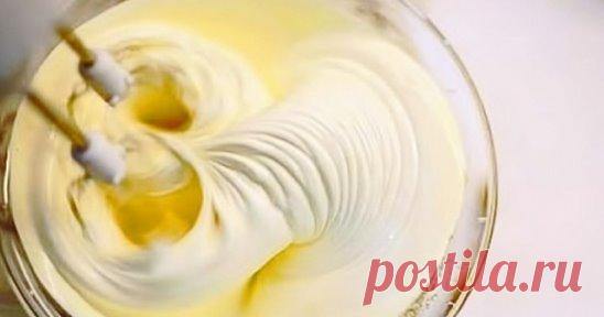 Тот самый крем из Рафаэлло - сохрани рецепт себе на страницу! Ингредиенты: Кокосовая стружка 70 грамм Сгущенное молоко 400 грамм Сливочное масло 200 грамм Белый шоколад 200 грамм Приготовление: 1. Сливочное масло и шоколад растопить и смешать. 2. Можно растапливать на медленном огне, постоянно помешивая, чтобы не пригорело. 3. Затем добавить сгущенку, всё хорошо вымешать. 4. Потом в крем всыпать кокосовую стружку и опять всё хорошо перемешать. 5. Готовый крем Рафаэлло переложить в стеклянную бан