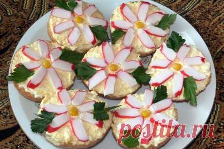 Бутерброды «Крабовые цветы» с сыром, рецепт — Вкусо.ру