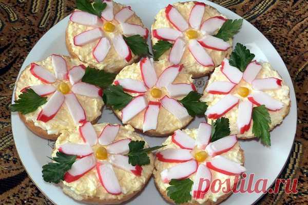 Бутерброды «Крабовые цветы» с сыром, рецепт — Вкусо.ру