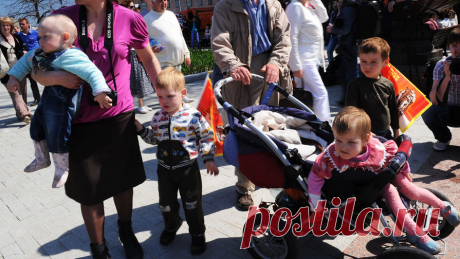 Молодым многодетным семьям хотят дать беспроцентную ссуду на покупку жилья. В Госдуму во вторник будет внесен законопроект, подразумевающий предоставление молодым многодетным семьям беспроцентной ссуды на покупку жилья. Об этом сообщается газета &quot;Известия&quot;. В пояснительной записке к проекту отмечается, ...