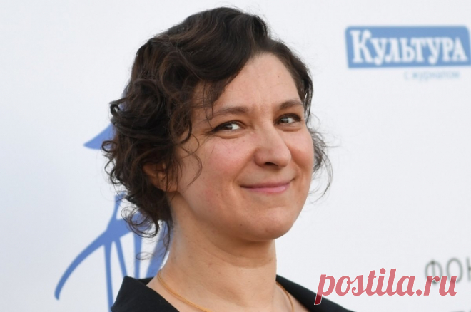 Актриса Олеся Железняк поделилась воспоминаниями об Александре Абдулове. По словам Железняк, она до сих пор благодарна Александру Гавриловичу.