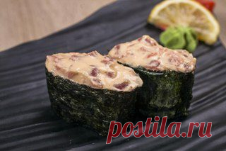 Японская кухня — АРЕНА Суп «Зеленый чай»
Отварной рис и кусочки вареного лосося (можно использовать консервы «Лосось в собственном соку») залить горячим зеленым чаем. Сверху блюдо посыпать сухими водорослями и добавить васаби.
Рис отварной — 60 г, лосось вареный — 30 г, чай зеленый — 150 г, водоросли сушеные — 1 щепотка, васаби — на кончике ножа.