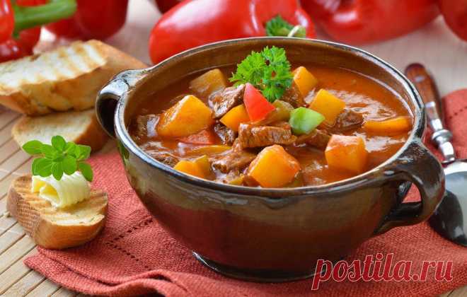Рецепты Супа - Харчо - Лагман - Крем-Суп - foodbook Суп с тушёными овощами Ингредиенты:свинина-400 г; картофель-4 шт; морковь-2 шт; огурец солёный-5 шт; капуста белокочанная-4 листа; лук репчатый-2 шт; фасоль белая-1 ст; помидор-1 шт; мука-1 ст.л; томатная паста-1 ст.л; лавровый лист-2 шт; орех мускатный на кончике ножа. Шаги: 1.Нарезать мясо кусочками. Обжарить, обваляв в муке. 2.Морковь нарезать кубиками, обжарить. 3.Картофель и огурцы нарезать кубиками, отварить. 4.Наши...
