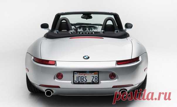 BMW Стива Джобса продадут на аукционе BMW Z8, принадлежавший Стиву Джобсу в следующем месяц отправится на аукцион Sotheby's (Нью-Йорк). Организаторы торгов планируют выручить за автомобиль не менее $300 — $400 тысяч. На машину есть все необходимые документы, подтверждающие, что владельцем болида был именно Стив Джобс: счета-фактуры, копии регистрации в Калифорнии.