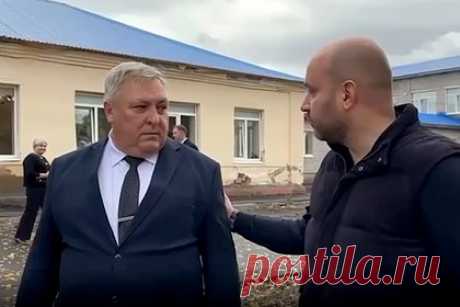 Уволенный матом российский чиновник официально покинул должность