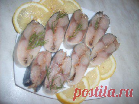 Скумбрия пряно-солёная, приготовленная в морозильной камере..