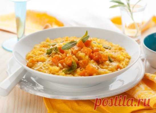 Тыквенная каша – ингредиенты:
400 г тыквы,
200 г пшена,
300 мл молока,
1 ст. ложка сахара,
50 г сливочного масла,
соль по вкусу,
200 мл воды.
Тыквенная каша – приготовление:
Тыкву помой, очисти от кожуры и семян. Порежь тыкву небольшими кубиками.
Половину кусочков тыквы выложи на смазанный маслом противень, посыпь сахаром и отправь в разогретую до 180°С духовку. Выпекай тыкву примерно 20 минут до мягкого состояния.
Оставшуюся тыкву положи в кипящую подсоленную воду и провари 10 минут. Затем доба