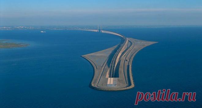 Удивительный мост-тоннель, соединяющий Данию и Швецию Эта уникальная дорога связывает столицу Дании Копенгаген со шведским городом Мальмё. Эресуннский мост, спроектированный датским архитектором Георгом