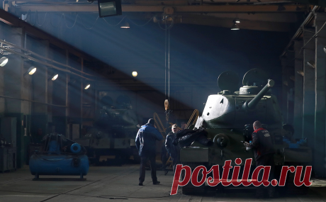 В России создадут два автобронетанковых ремонтных завода. В Раменском и Каменске-Шахтинском создадут 71-й и 72-й автобронетанковые ремонтные заводы Минобороны, на них будут работать 365 и 227 человек соответственно. Премьер Михаил Мишустин поручил назначить глав предприятий за два месяца