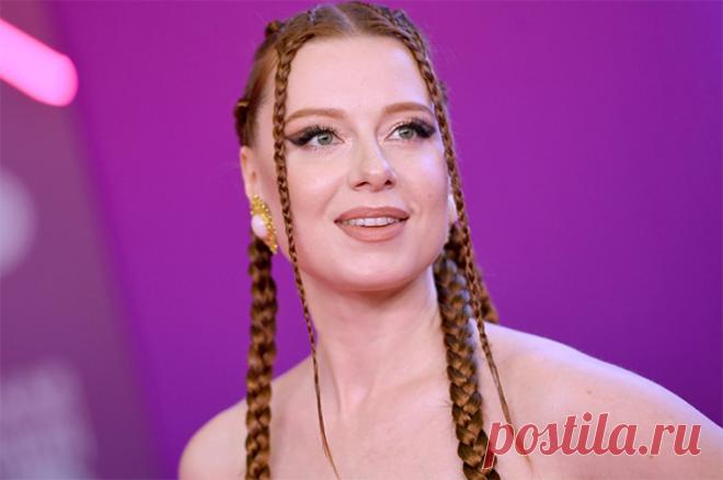 Shot: Соцфонд России отсудил у певицы Юлии Савичевой 7 тысяч рублей. Певица Юлия Савичева просрочила сдачу годовых отчетов в СФР.