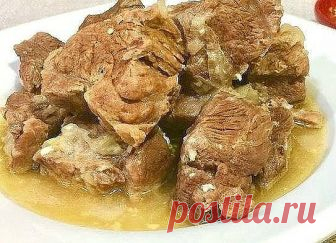 ИДЕАЛЬНЫЙ РЕЦЕПТ ПРИГОТОВЛЕНИЯ МЯСА! НЕ ЗРЯ ЕГО НАЗЫВАЮТ КРЕМЛЕВСКИМ!

Мы нашли его — идеальный рецепт приготовления мяса! Называется это блюдо мясом по-кремлевски. Казалось бы, минимум приправ, но вкус получается необыкновенным!

Нежная и сочная говядина, которая 2 часа томится в сливочном масле, придется по вкусу самому требовательному гурману. Мы не уверены, что это блюдо действительно подавали в Кремле, но то, что это очень вкусно, сомнений не вызывает.

Самая вкусная ...