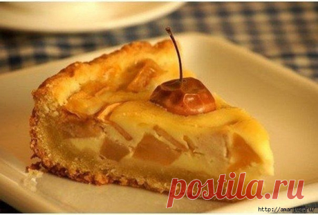 Яблочный пирог со сливочной заливкой.