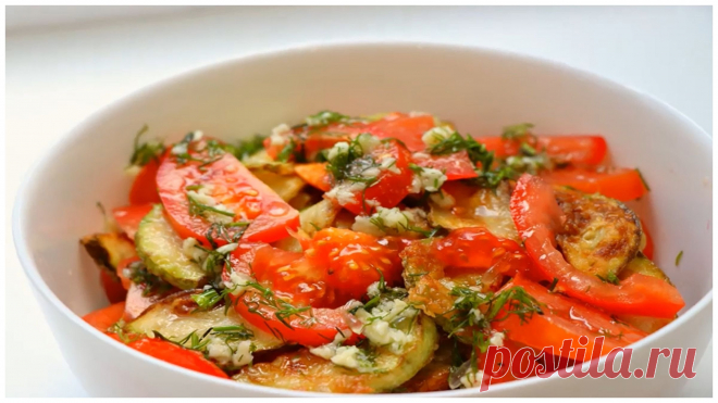 Очень вкусный салат с кабачком! Его хочется есть снова и снова | Готовим дома с Ириной Быхановой... ПОТРЕБУЕТСЯ: - помидоры - 4 шт. - кабачки - 1 шт. - укроп - пучок - лимонный сок - 2 ст. л - соль - 1 ч.л - масло растительное - 3 ст. л - перец молотый - по вкусу - чеснок - головка - мука 150 г.