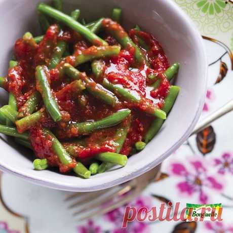 Какие виды бобовых вам больше по вкусу? Горох, фасоль, чечевица? 🤔Давайте обсудим!

Вот в Индии бобовые, пожалуй, самая популярная составляющая блюд🙂Что неудивительно: ведь бобовые содержат большое количества белка💢а, как мы знаем, в Индии очень многие придерживаются вегетарианства. У нас сегодня - зеленая фасоль с заправкой в индийском стиле👍🏻 ИНГРЕДИЕНТЫ:
Фасоль зеленая тонкая целая, Bonduelle 1.5 упаковки (600 г)
Помидоры 3 шт.
Чеснок 1 зубчик
Имбирь молотый 1 ч. л...
