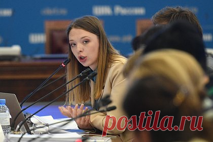 МВД объявило в розыск бывшего московского муниципального депутата. МВД объявило в розыск бывшего муниципального депутата из Москвы Анастасию Брюханову. По данным ведомства, Брюханова Анастасия Андреевна разыскивается по статье УК РФ. Подробности неизвестны. Ранее Брюханова попала под следствие, ее обвиняют в публикации фейков о российской армии. Ей вменяется статья 207.3 УК РФ.