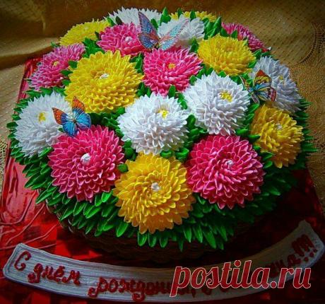 Крем «Мокрое безе» или «Пятиминутка» Недавно открыла для себя новый крем для украшения тортов. Крем очень легкий, нежный, вкусный. И, что самое главное в оформлении, отлично держит форму. Ингредиенты: ● Белок яичный (если мелкие, то 5шт.) — 4 шт ● Сахар — 1 стак. ● Ванилин —1 пакетик ● Кислота лимонная — 1/4 ч. л. Приготовление: Миксером слегка взбить белки, добавить сахарный песок, ванилин и лимонную кислоту. Ставим на водяную баню, чтобы вода уже кипела и взбиваем миксером 10-15 минут. Масса…