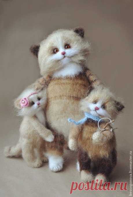 Купить СЧАСТЛИВАЯ МАМА 30 см вязаная игрушка коты - кот, котик, котята, кошка