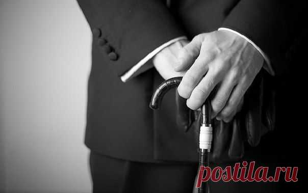 Джентльмен решителен, ибо решительность - неотъемлемое качество мужчины. / Сферический бизнес