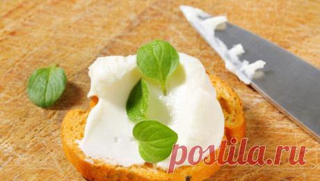 Шеф-повар предложил рецепт новогодней намазки на хлеб из простых продуктов. Шеф-повар Евгений Мещеряков в интервью Tsargrad.tv поделился рецептом нежной и ароматной рыбной намазки на хлеб к новогоднему столу. Для ее приготовления потребуются филе минтая, репчатый лук, сливочное и растительное масло, сметана, ...